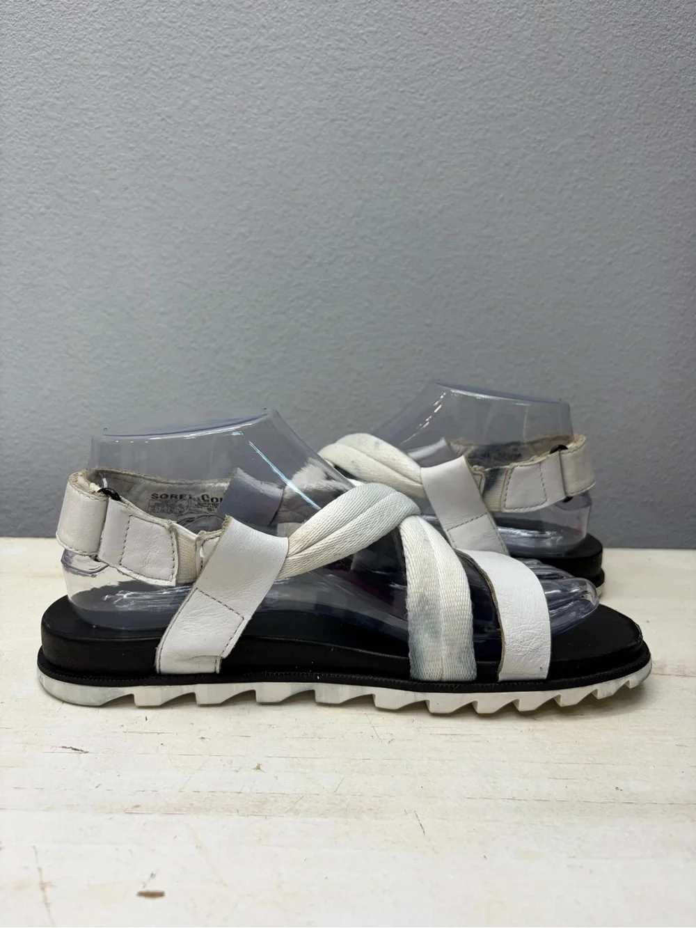 Sorel white Roaming Decon Strap Sandals Size 7.5